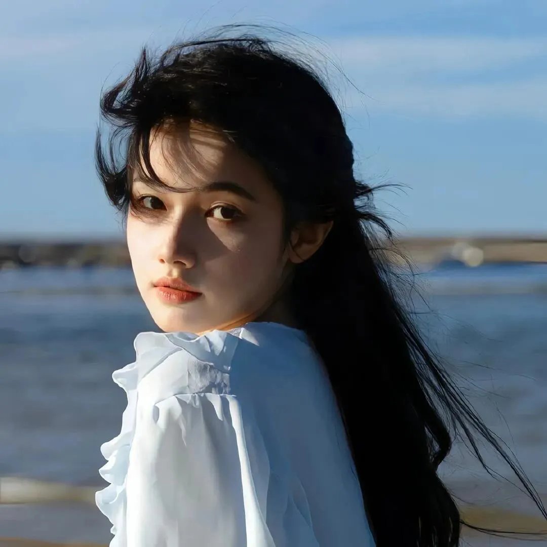 坐推土机的少女